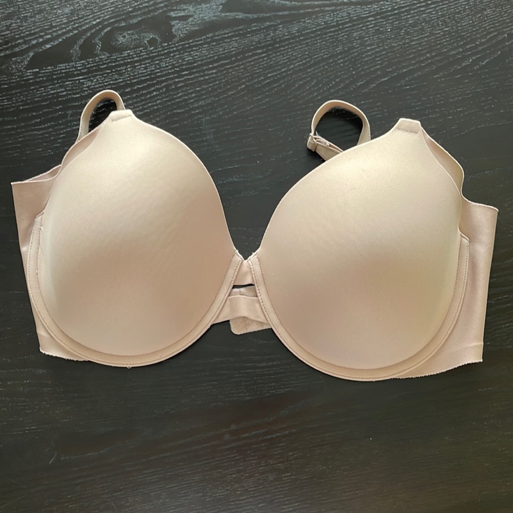 Like new 38DD cream bra. Only worn for a month.